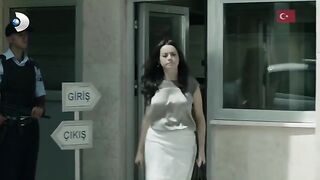Braless in Motion: Ozgu Namal (Turkish celeb) #1