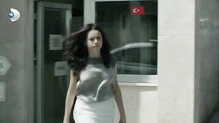 Braless in Motion: Ozgu Namal (Turkish celeb) #4