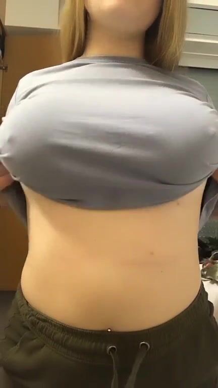 Upvote if you ❤️ a big titty drop