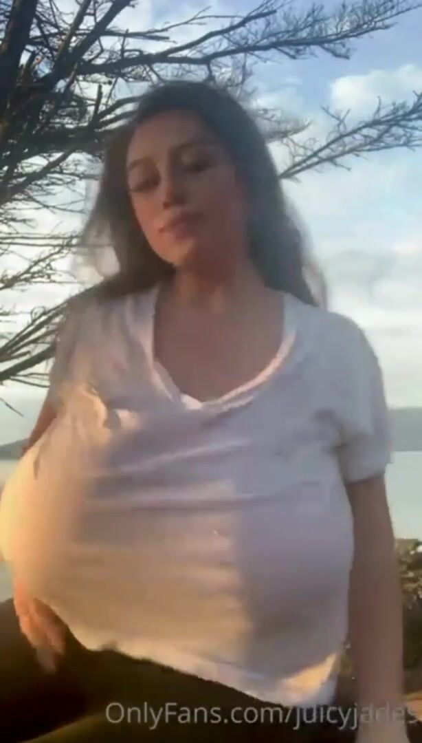 Juicyjade9 Boobs Reveal