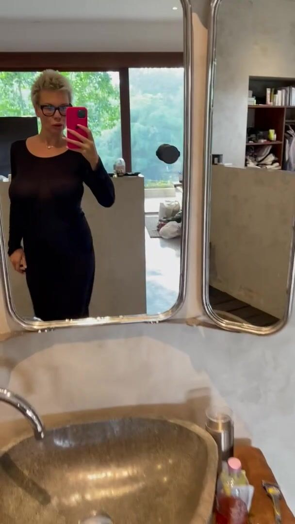 Mom of 30yo daughter still hot af????