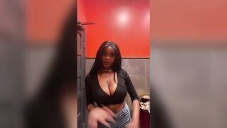 Busty Black Girls: Friday night bounce #2