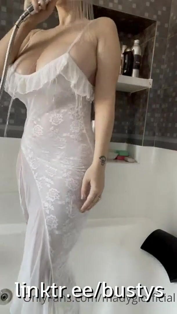 Wet Mady Gio (Huge tits)