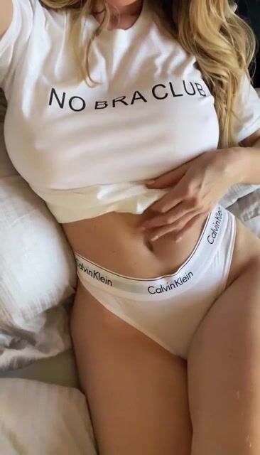 Some busty Monday motivation for you! ☺️❤️