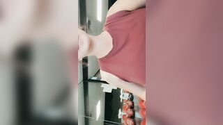 I like to make my tits bounce at the gym ????