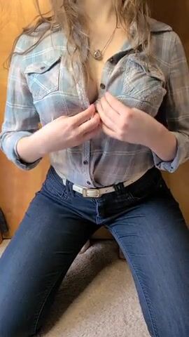 Want to see what's under my shirt? ♥️ (18f)