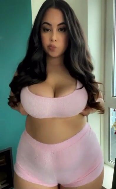 Homebred cup F boobs