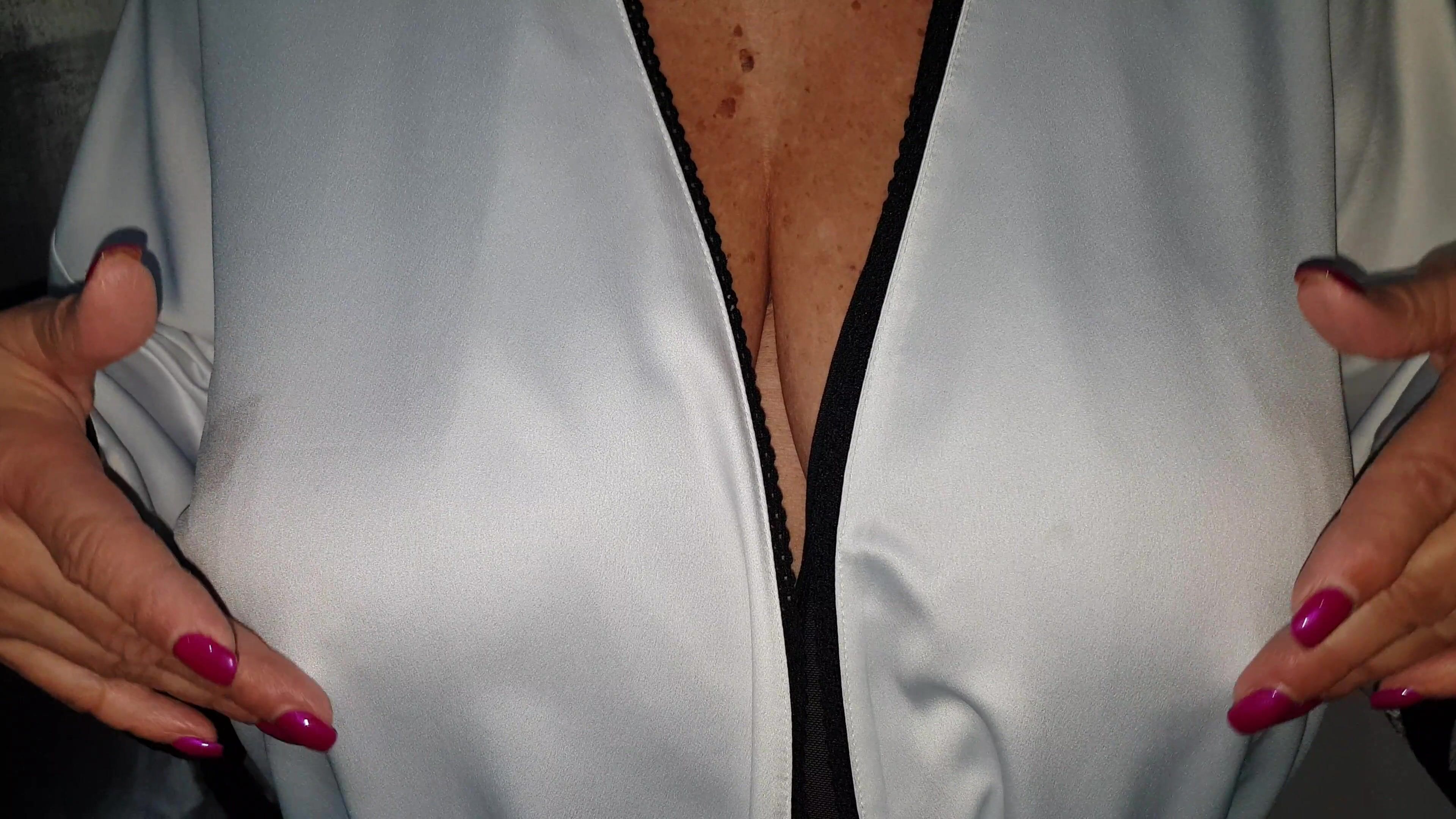 A little nipple play before getting out my boobs and having a little nipple lick ???? xx 57yo (f)