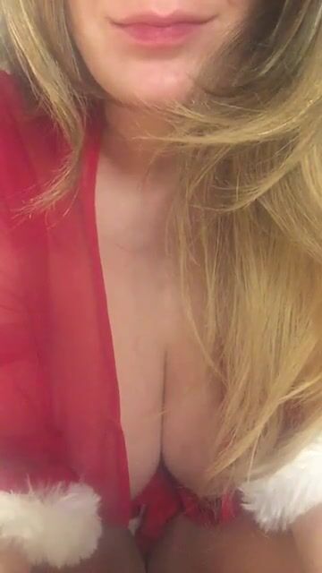 Wanna snow on my tits this Christmas ?