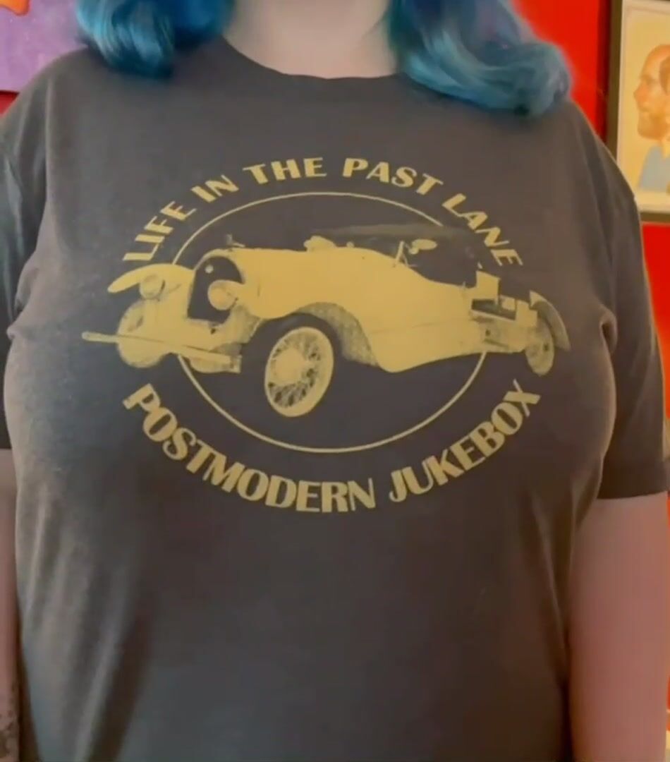 Just droppin in to show y'all my titties on this fine Tuesday!