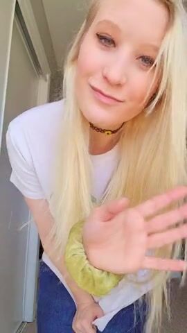 Blonde Babe shows off her Amazing Body