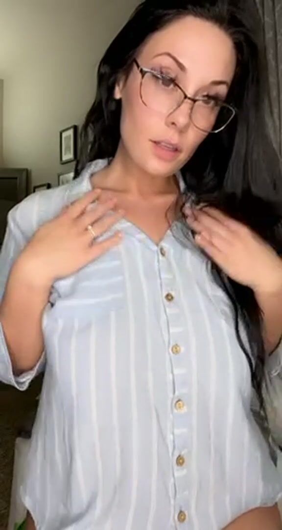 Do you like eye contact when titty fucking??