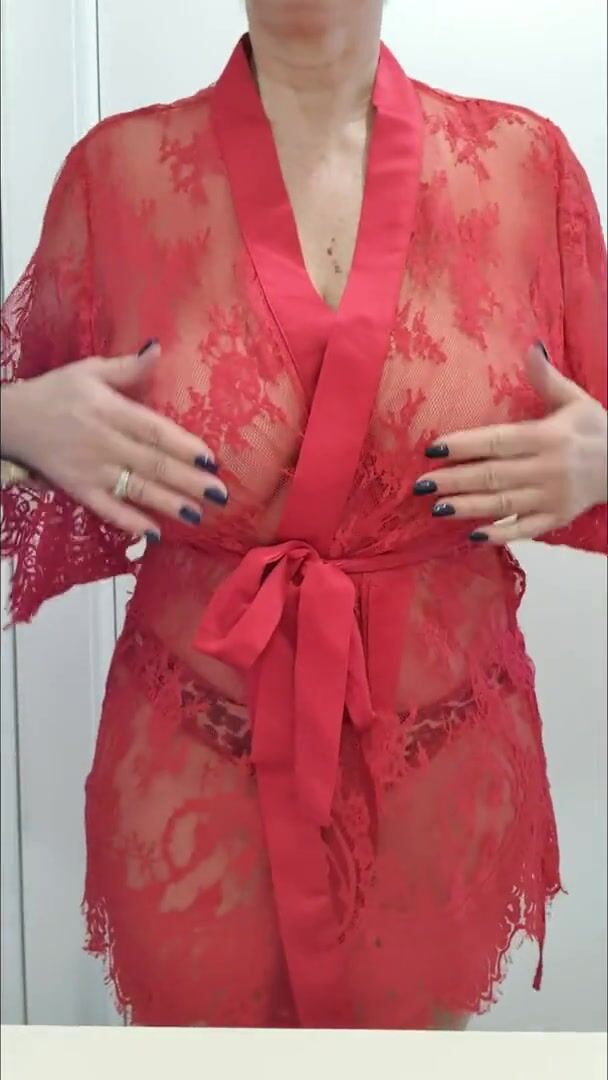I hope my play date loves the colour red ❤️ xx 56yo (f)