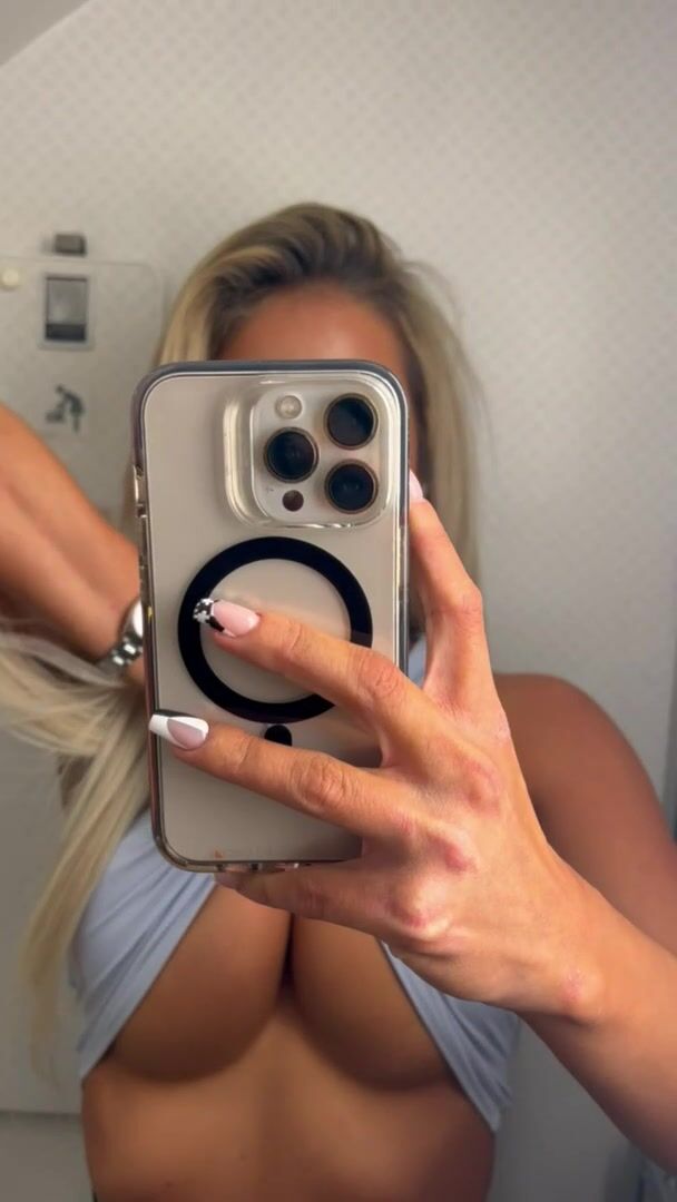 Some of the best tits you'll see flashing on a plane
