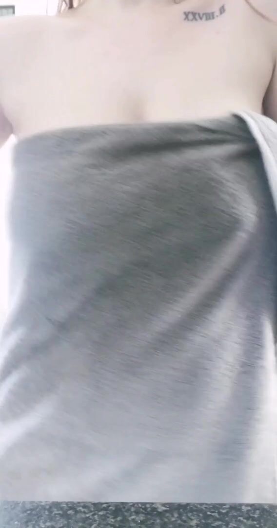 I'm very nervous posting my full mom bod. Please be kind x