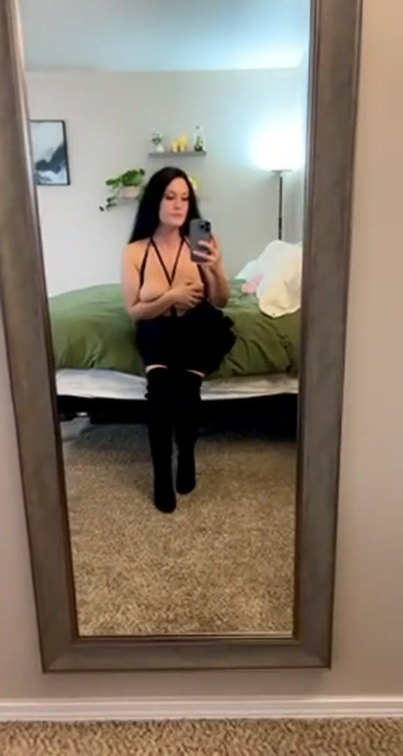 Can I tempt you into wanting to fuck a MILF?