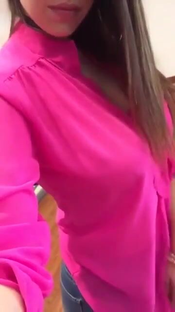 Girl With Nice Lips Shows Her Nice Tits