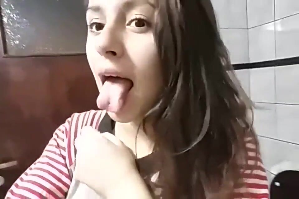 Amateur Teen Girl Showing Her Big Boobs And Ass