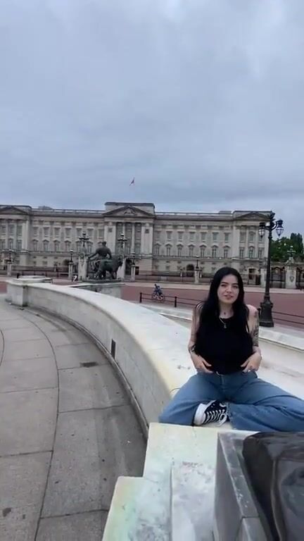 Getting my tits out at Buckingham phallus, uh I mean palace!
