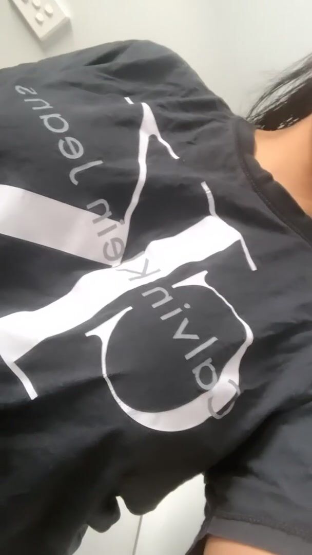 Showing you what’s under my t-shirt ????