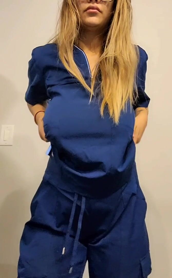 Big Natural MILF boobies to start your week ????