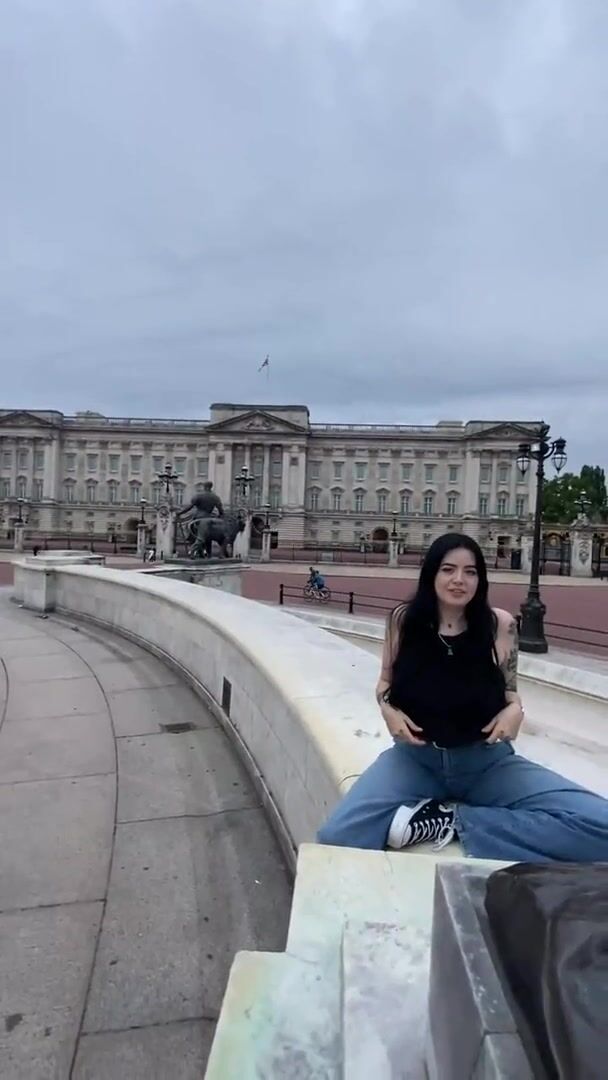 Huge boobs flashing ouside