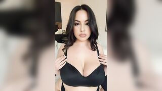 Huge boobs and a pretty face make an amazing combo