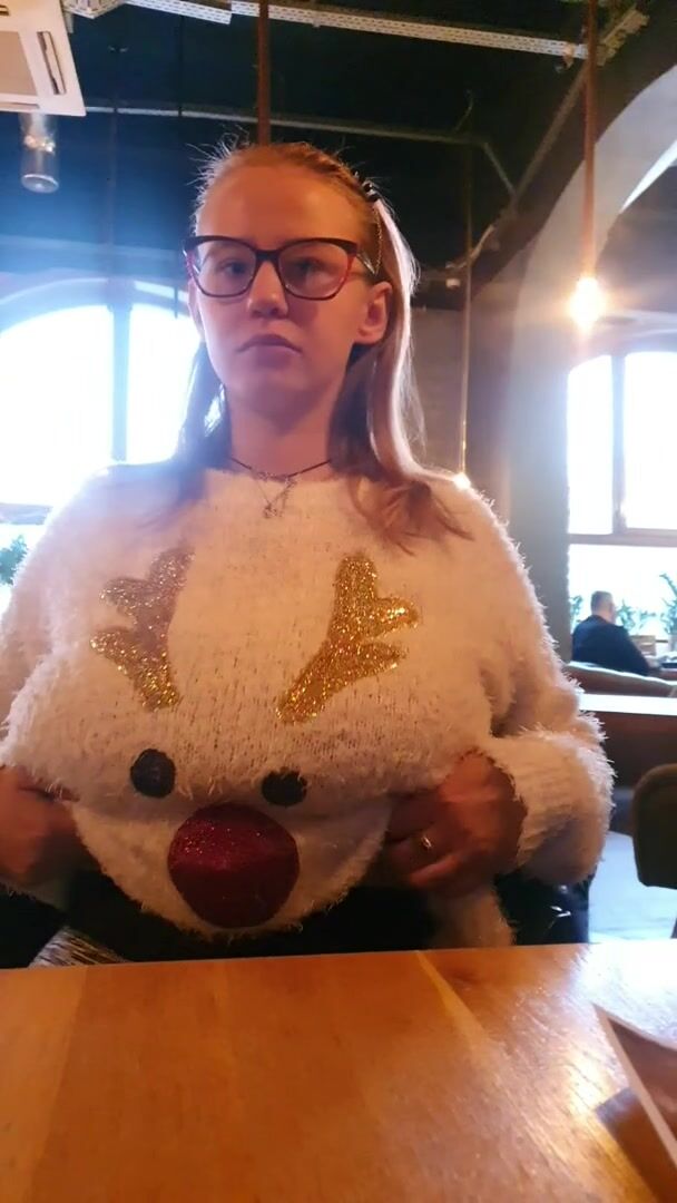 They gave the hot air too much in this restaurant.... heh