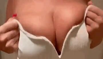 Flashing my 34i knockers