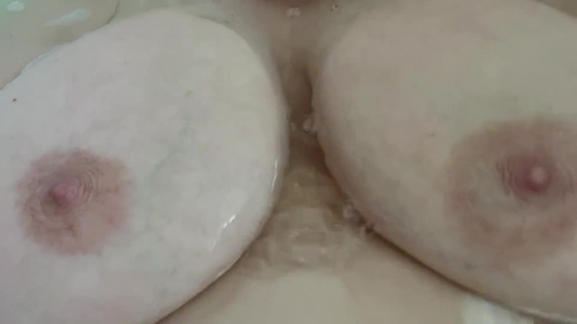 Bathtub Boobies! Huge natural 44g titties floating in the water!