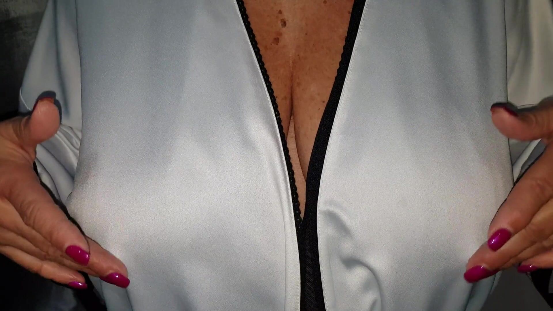 A little nipple play before my big titty reveal ???? xx 57yo (f)