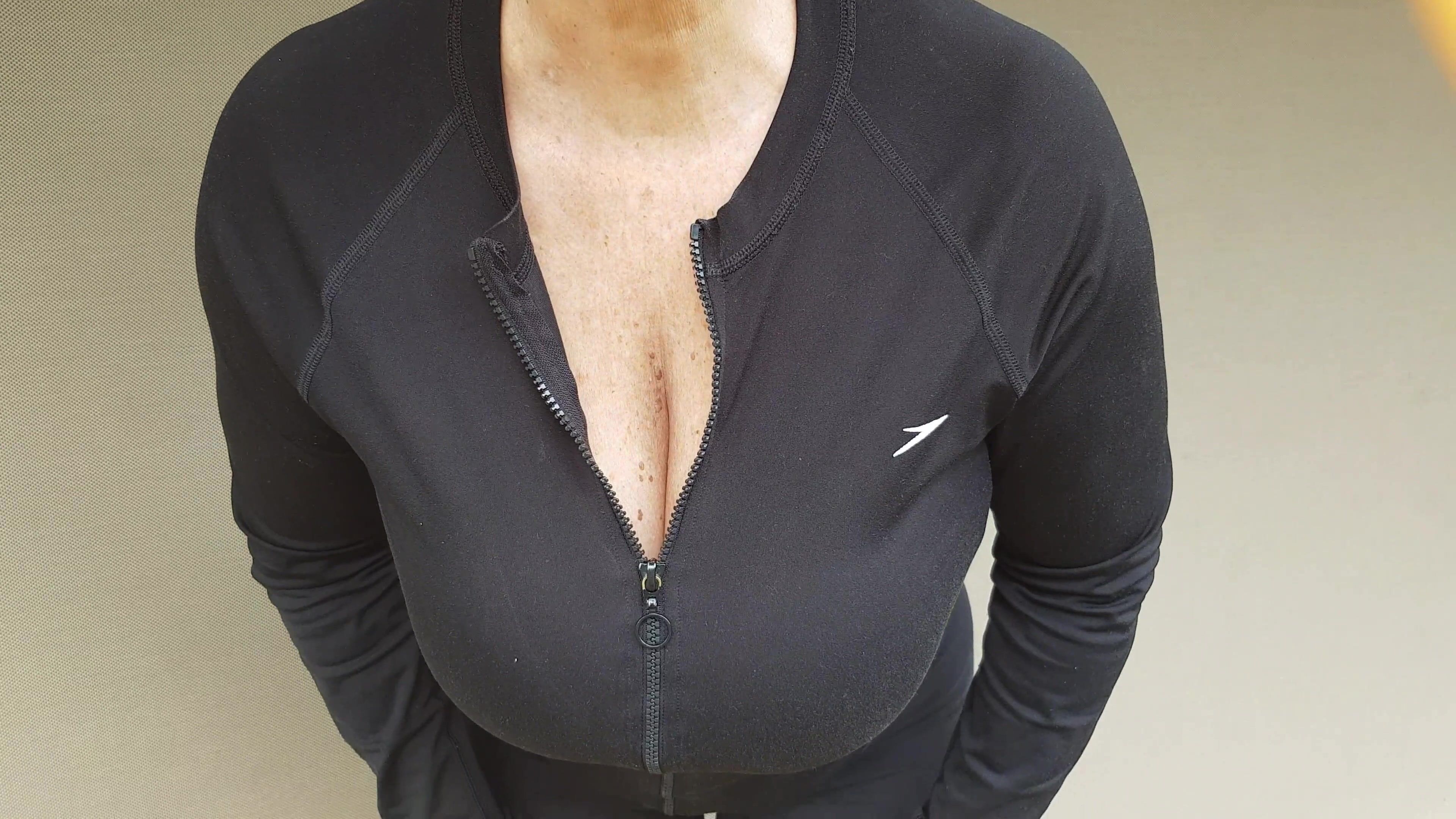 Down goes the zip and out cum my big boobies ???? xx 57yo (f)