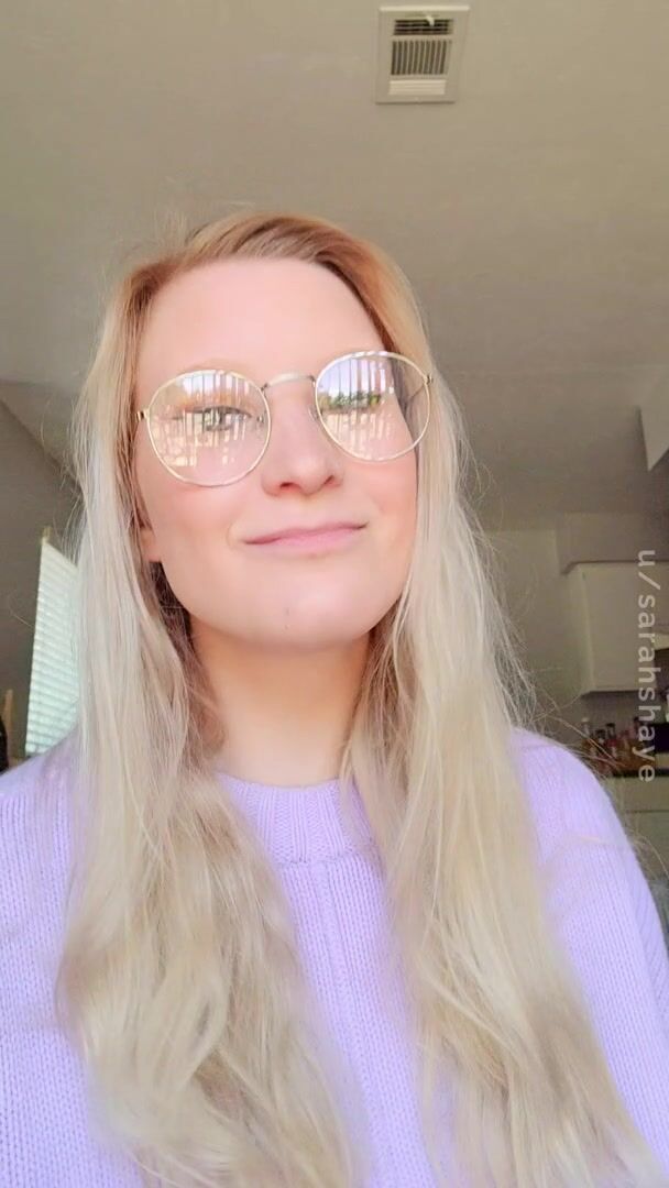 Anyone that still into big titty girls with glasses nowadays?