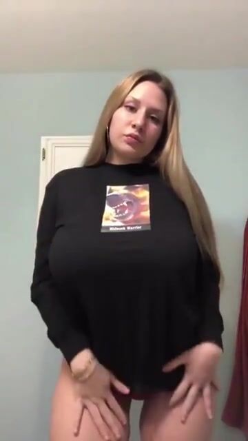 ????Revealing her massive globes №2