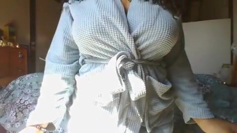 First bathrobe drop ♥️♥️️♥️️ Now it's time to lotion up~