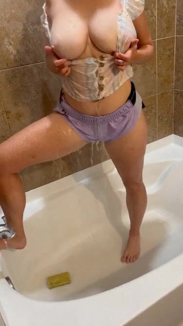 Got dirty while cleaning the tub(f)