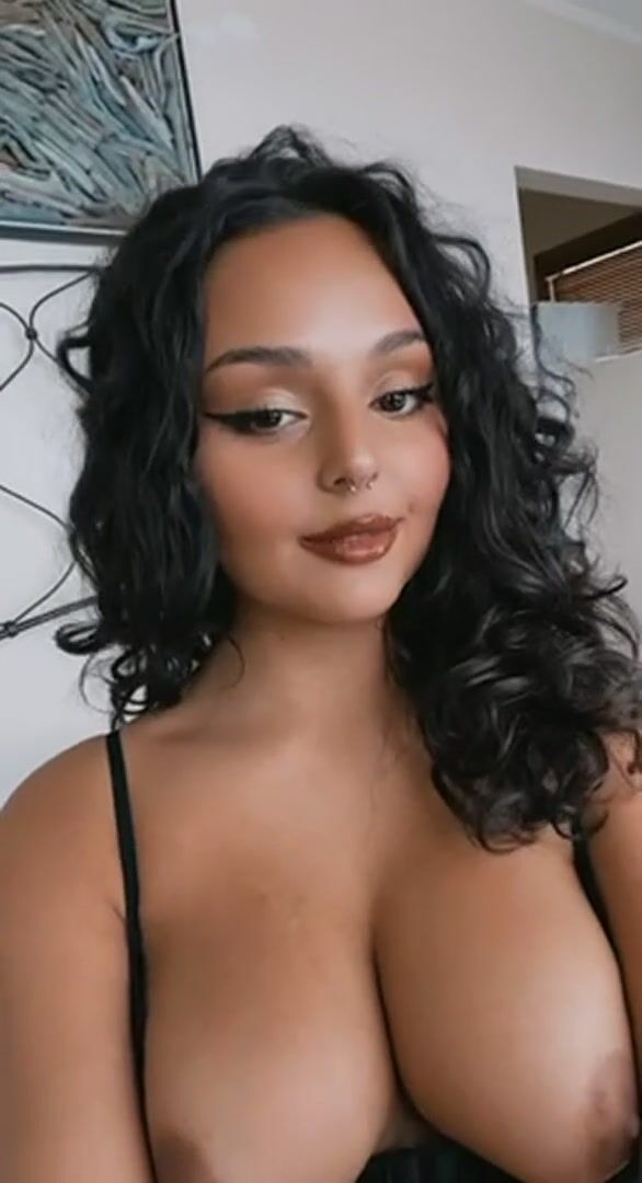 do any of you like big titty african/arab girls?