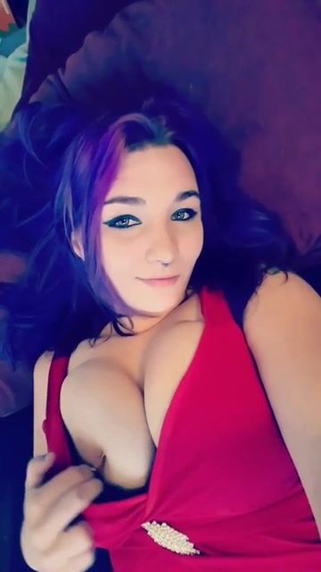 Everyone should have a little red dress so thay can have fun in it ????