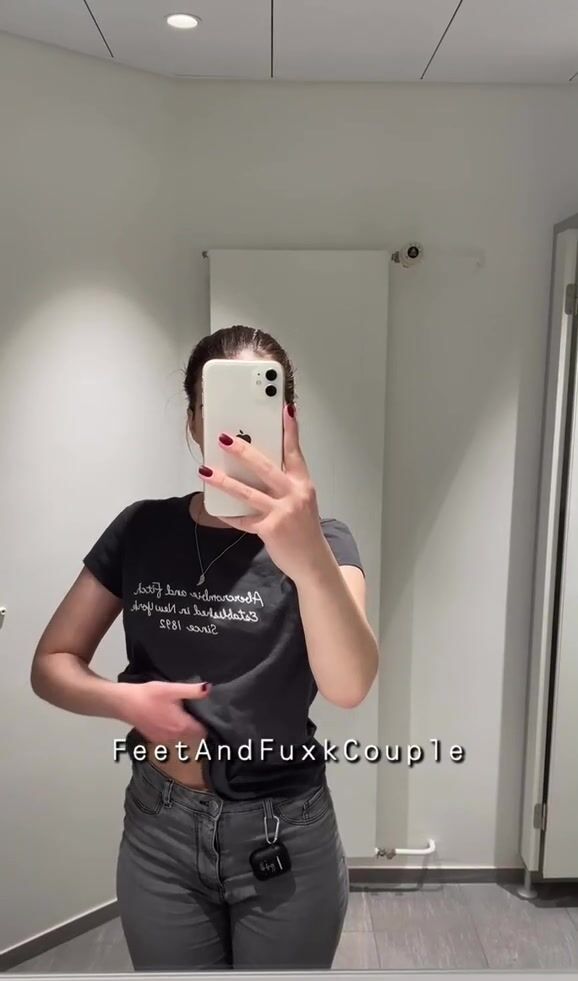 Don‘t mind me,just a slutty teen showing off in her works bathroom [ST]