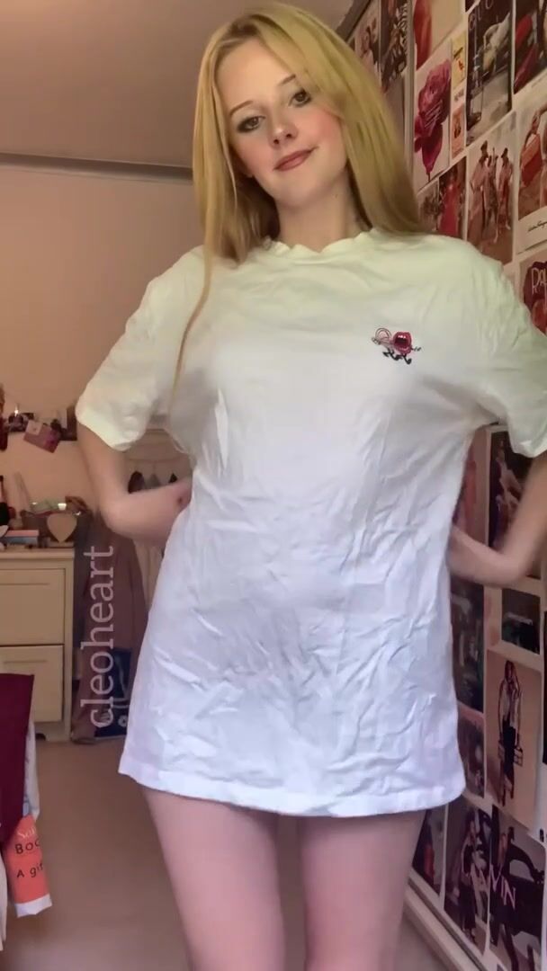 Did you expect this body to be under this tee? ♥️ [stba]