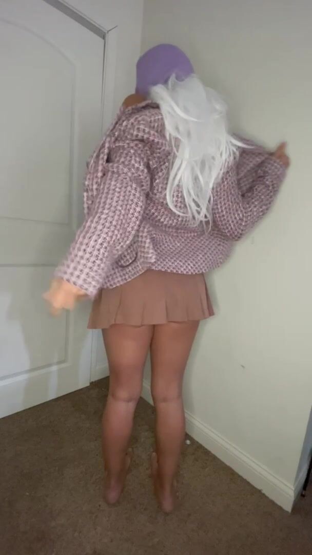 [BA] i know my blazer is cute but i wanted it off