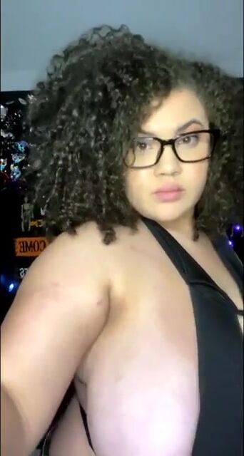 Slut_kween AKA goddessbaily_