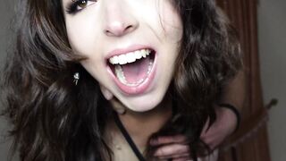 Plow Cams with Bouncy Tits: Brunette close-up #1