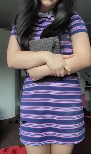 Your classmate wanna show your her secret