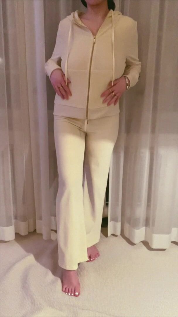 Busty Reveal №4