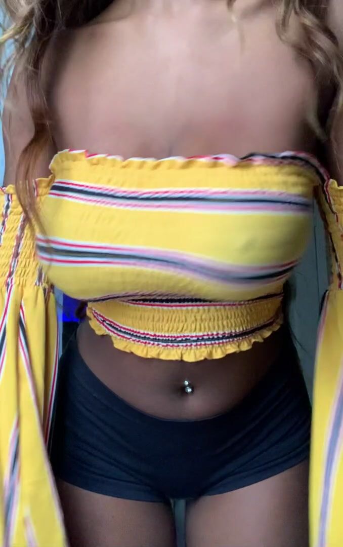Yellow looks good on me ????