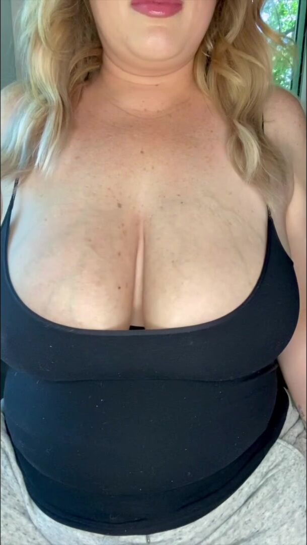 I love showing off my big titties
