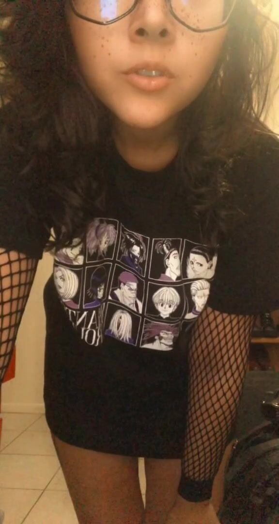 I’m a bit of a shy goth slut w(\✿)