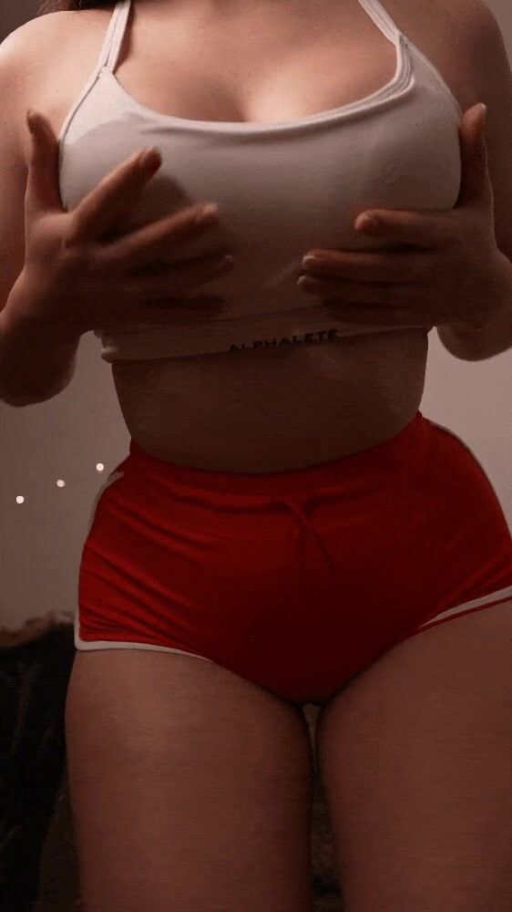 My titties look so hot when they're sweaty ????