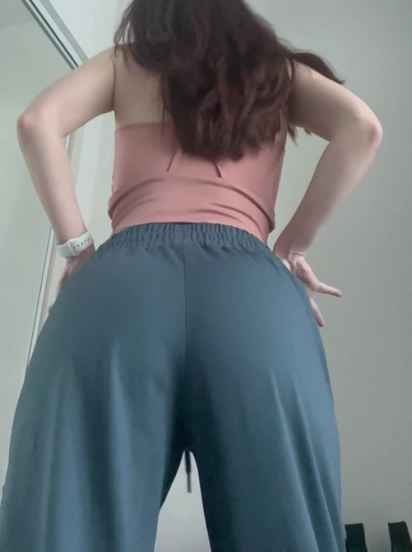 Would you bury your face or your cock into this ass? No wrong answers